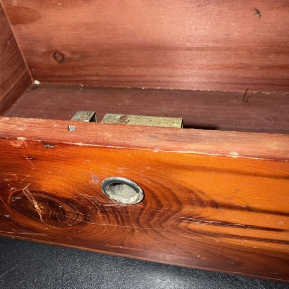 Vintage Lane Cedar Chest Jewelry Box NO KEY Presented by Society Hill Furniture - Picture 4 of 11